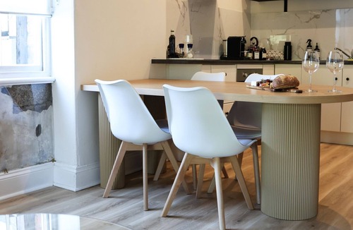 Beechworth Apartment | Clements Cottage on Main St. Bare bnb by Bare Body Beauty co.