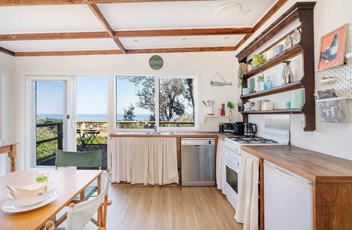 Flinders House | Cleversley Cottage - Ocean Views, Pets, Golf