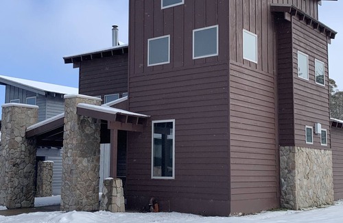 Dinner Plain Ski Chalet | Cliff Hanger-Dinner Plain