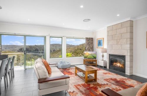 Katoomba House | Cliffnest House & Studio