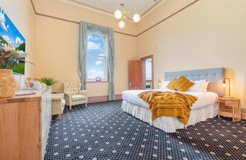Echuca Hotel | Clocktower Suites
