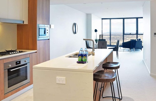 Kangaroo Point Hotel | Cloudbridge Convenient Sky High 2 BR. Service Apartment Brisbane CBD