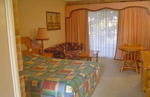 Coonabarabran Hotel | Coachmans Rest Motor Lodge