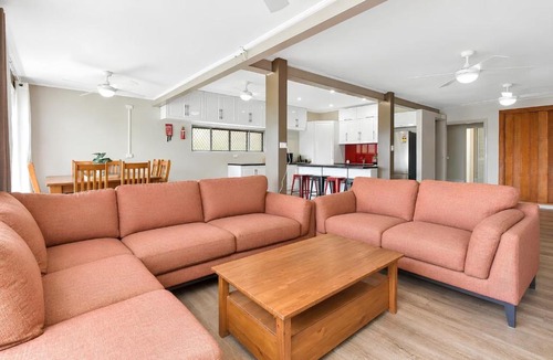 Cessnock House | Coal d' Vine Entertainer - Cessnock NSW