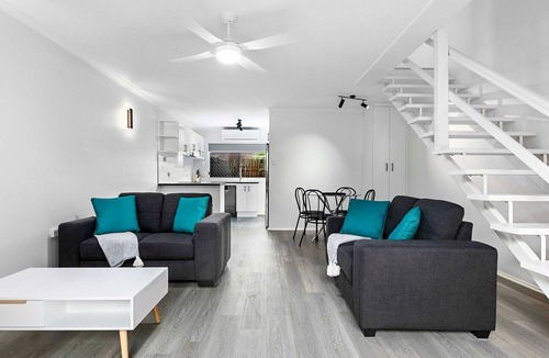 Torquay House | Coast Apartments 2 Bedroom Getaway