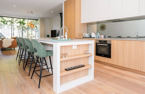 Flinders House | Coast & Cosy - Flinders Scandi Townhouse