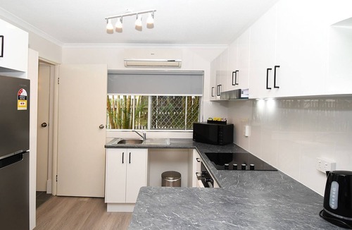 Torquay House | Coast Spacious Two Bedroom 1 Bathroom Apartment