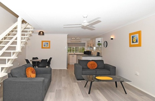 Torquay House | Coast Spacious Two Bedroom 1 Bathroom Apartment