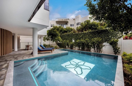 Coolum Beach Apartment | Coastal Bliss: 3-Bedroom Retreat with Pool
