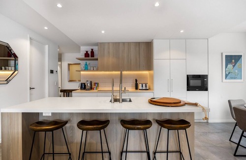 Coolum Beach Apartment | Coastal Bliss: 3-Bedroom Retreat with Pool