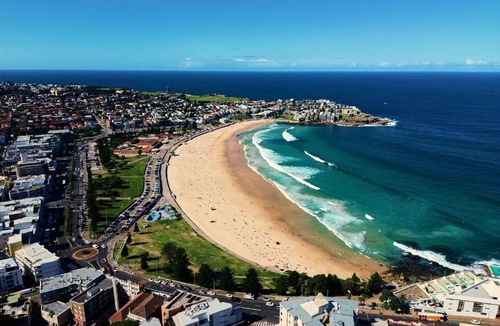 Bondi Apartment | Coastal Bondi Hideaway with Parking - Steps to Sand