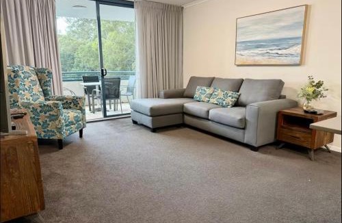 Nelson Bay Apartment | Coastal Breeze Nelson Bay, King bed, spa, pool