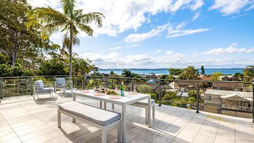 Corlette House | Coastal Breezes