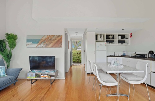 Preston Beach Apartment | Coastal Calm Footprints Preston Beach Stay