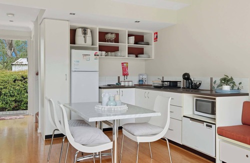 Preston Beach Apartment | Coastal Calm Footprints Preston Beach Stay