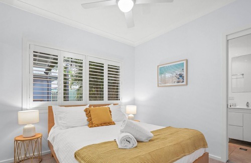 Long Jetty House | Coastal Chic Cottage: Relax by the Beach
