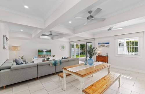 North Ward Apartment | Coastal Corner Poolside Retreat on The Strand