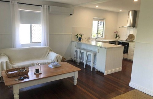 Paradise Point House | Coastal Cottage Retreat - Gold Coast