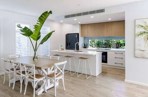 Dromana House | Coastal Delight - 4pm check out Sundays
