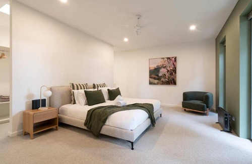 Point Lonsdale Apartment | Coastal Elegance in Old Point Lonsdale Pet Friendly