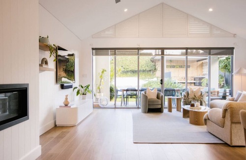 West Beach House | Coastal Gem - Beach I Airport I Shopping