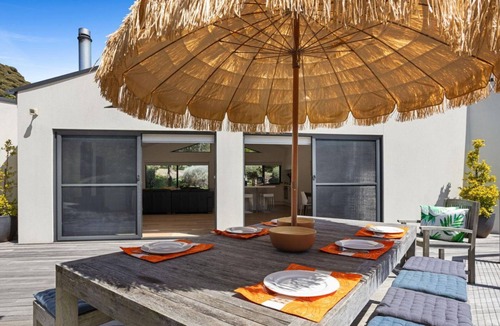 Blairgowrie House | Coastal Hideaway - Secluded with a tennis court