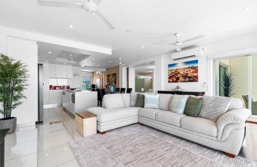 Darwin City Centre Apartment | Coastal Magnificence - Pool - Workspace - Parking