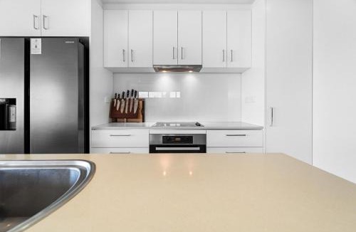 Darwin City Centre Apartment | Coastal Magnificence - Pool - Workspace - Parking
