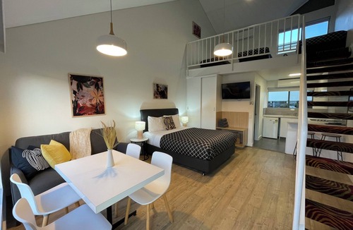 Apollo Bay Hotel | Coastal Motel