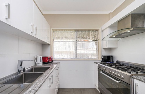 Guilderton House | Coastal Pine-Ocean view from the front and back