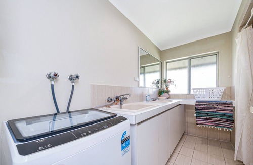 Guilderton House | Coastal Pine-Ocean view from the front and back