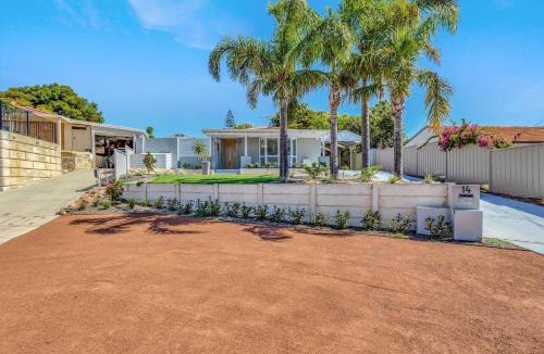Beldon House | Coastal Poolside Retreat