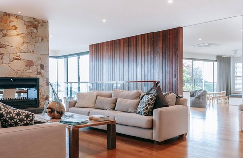 McCrae House | Coastal Reflections - McCrae's most majestic retreat