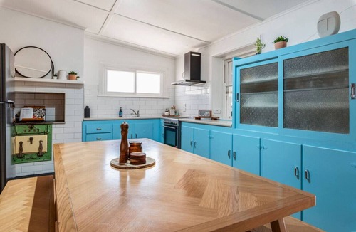 Wallaroo House | Coastal Sea Breeze Cottage - Pet Friendly