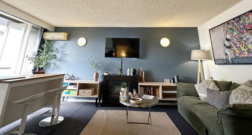 St Kilda West Apartment | Coastal St Kilda Studio Free - Parking & Wifi
