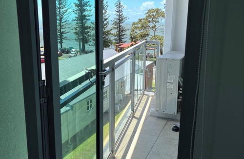 Redcliffe Apartment | Coastal stay with great views