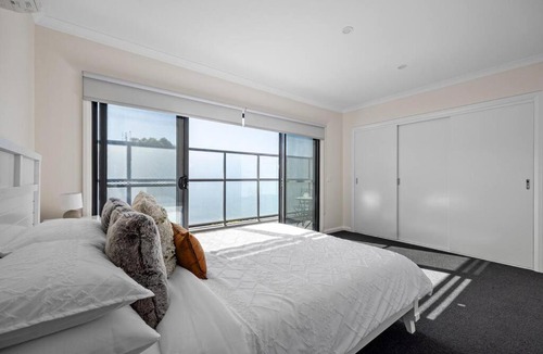 Safety Beach House | Coastal Stroll at Safety Beach