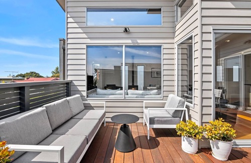 Torquay House | Coastal Tides on Anderson