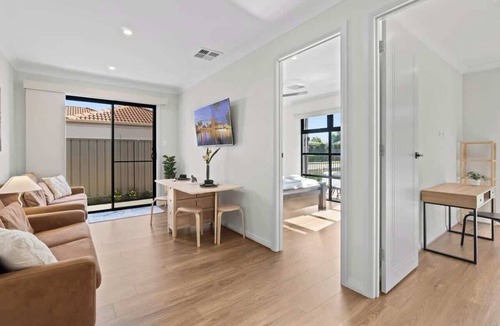 Fulham House | 【Coastal + Urban】Between Beach, CBD & Airport