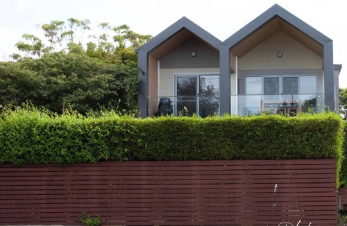 Indented Head House | Coastal View On The Esplanade