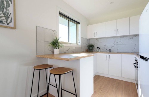 Low Head House | Coastal Views & Deckside Living
