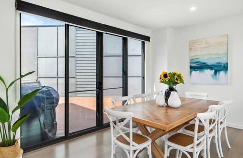 Torquay House | Coastal Villa with pool, close to golf and beach