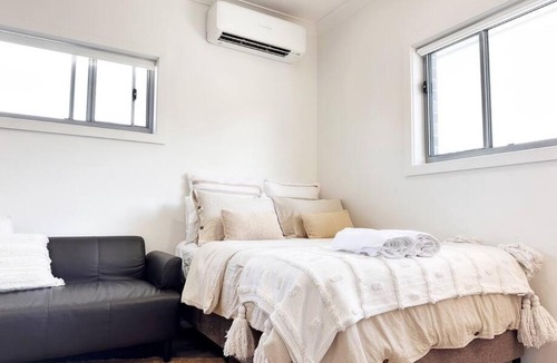 Woonona Apartment | Coastlight - Modern Beachside Studio in Woonona