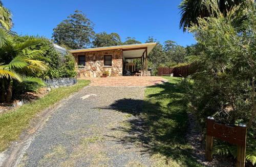 Lowanna Apartment | Coffs Coast Mountain Retreat Cabin 1