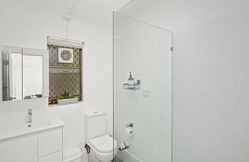 Coffs Harbour Apartment | Coffs Mediterranean Villa 3 is a spacious one bedroom apartment in a gated complex 4