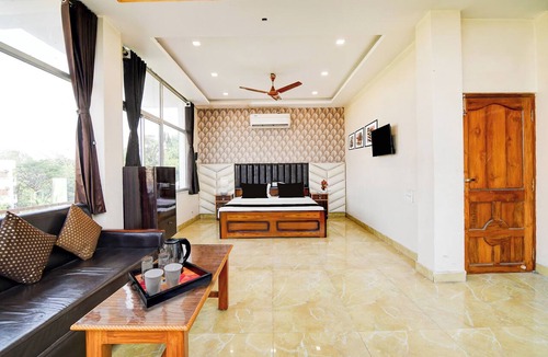 Shibpur Hotel | Collection O Howrah Botanical Garden