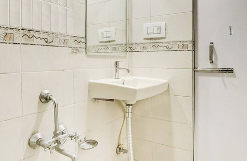 Bareilly Hotel | Collection O Prabhat Nagar Bareilly