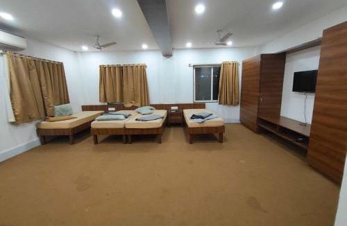 Warje Hotel | Collection O Warje Pune Formerly Choice Guest house
