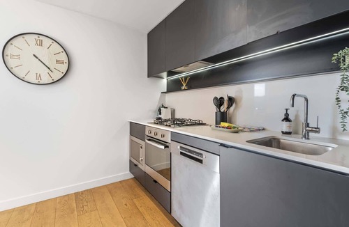 Collingwood Apartment | Collingwood Cool | 2-Bed, Balcony, Gym, Rooftop