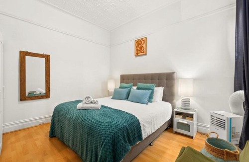 Bondi Apartment | Colourful Spacious Central 3BDR Balcony AC Parking